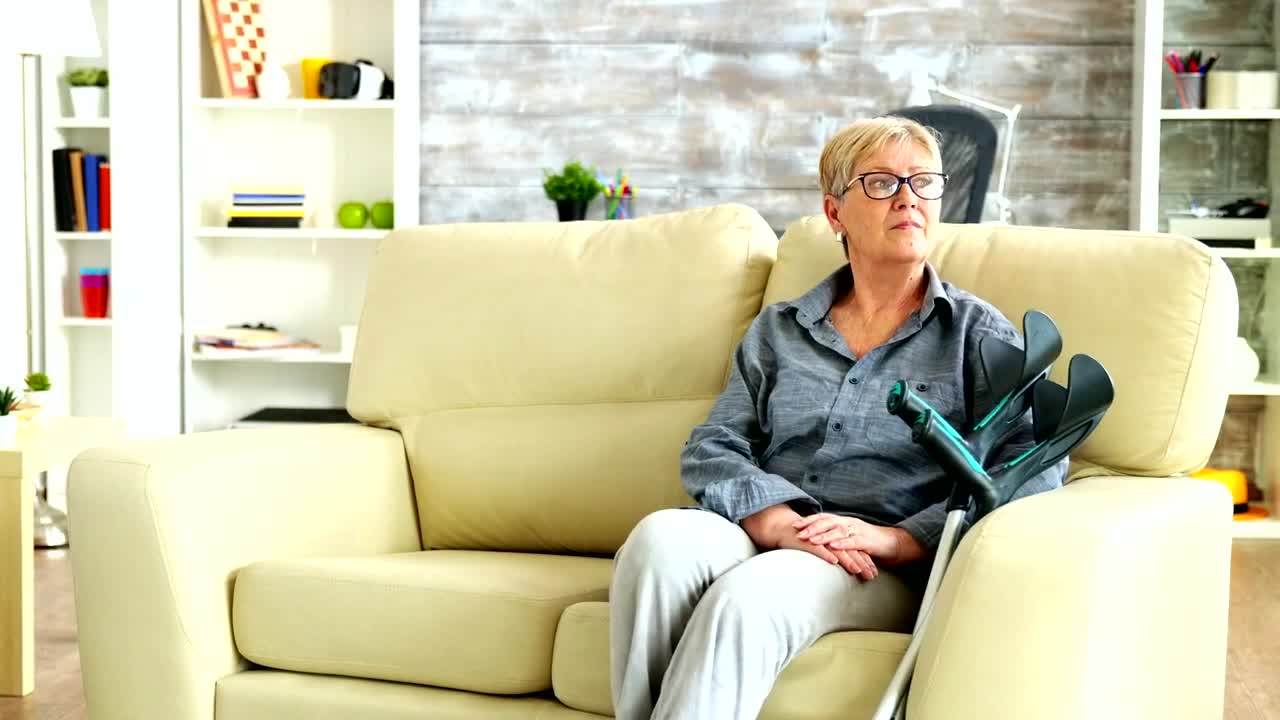 Stock Video Nurse Talking To An Older Patient Live Wallpaper