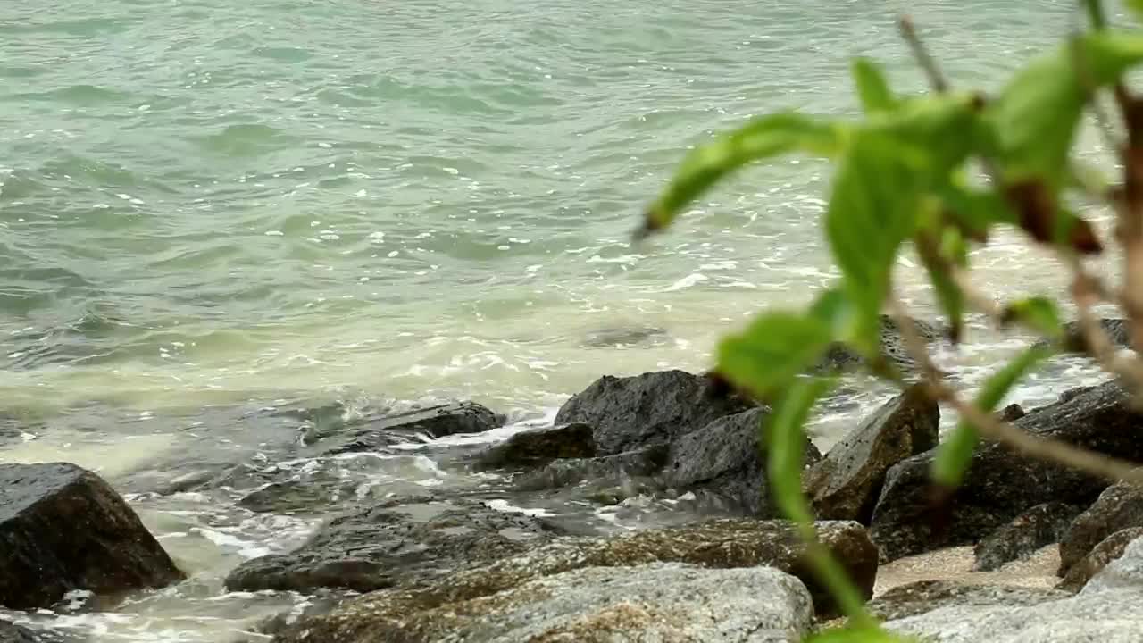Stock Video Ocean Waters Breaking On Rocks Live Wallpaper