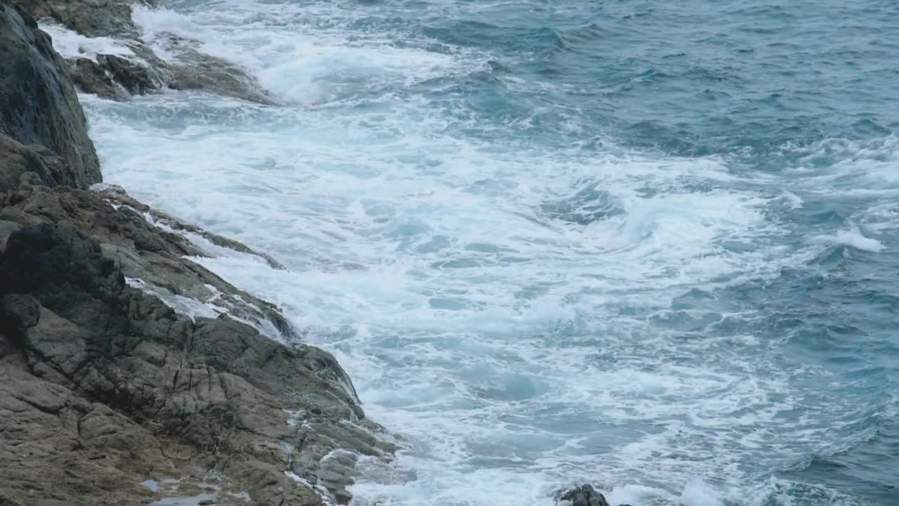 Stock Video Ocean Waves Crashing At The Cliff Live Wallpaper