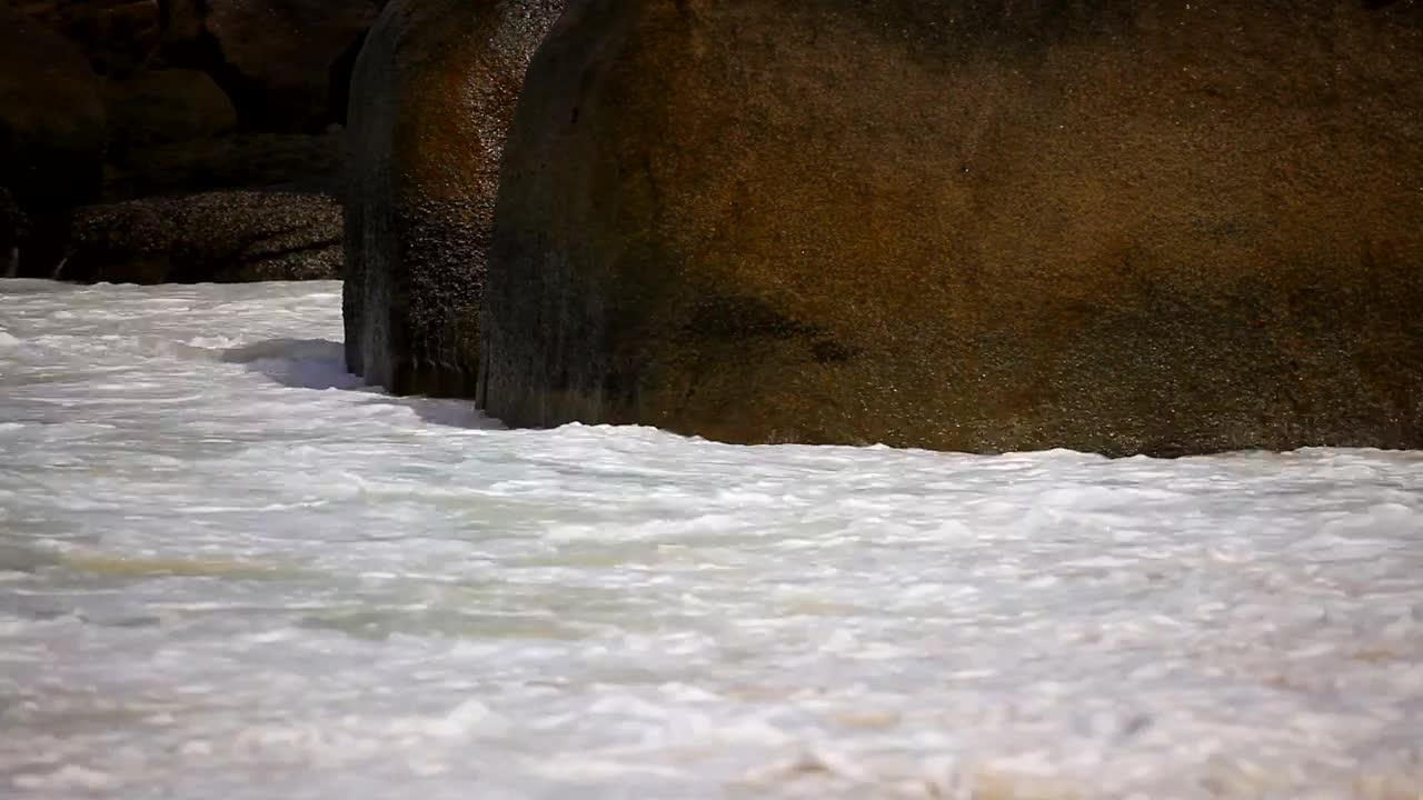 Stock Video Ocean Waves Crashing At The Rocks Live Wallpaper
