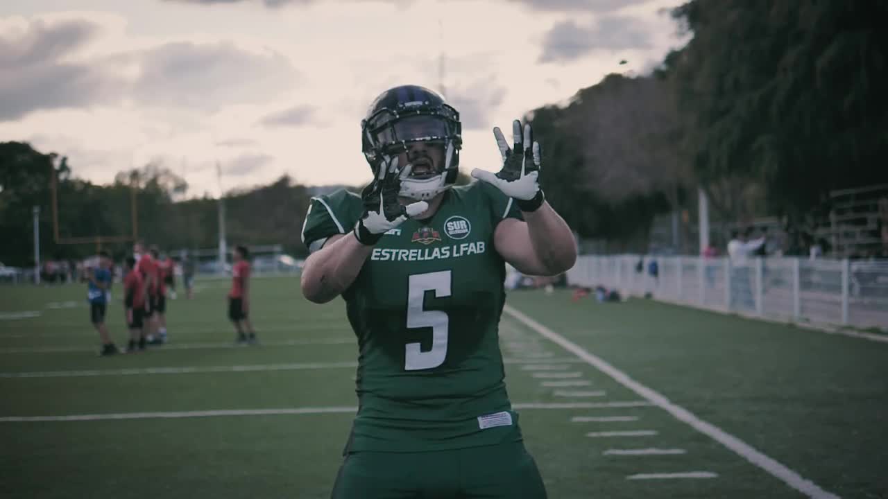 Stock Video Offensive Football Player Training Live Wallpaper