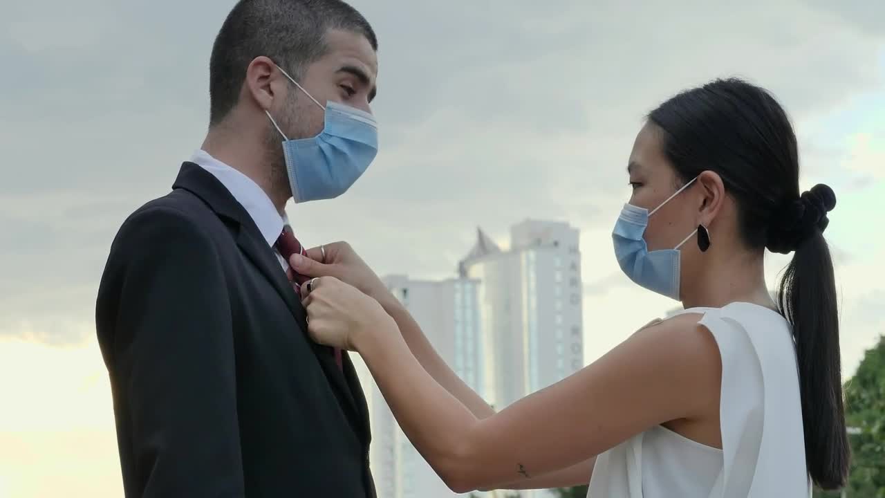Stock Video Office Workers With Face Masks In The City Live Wallpaper