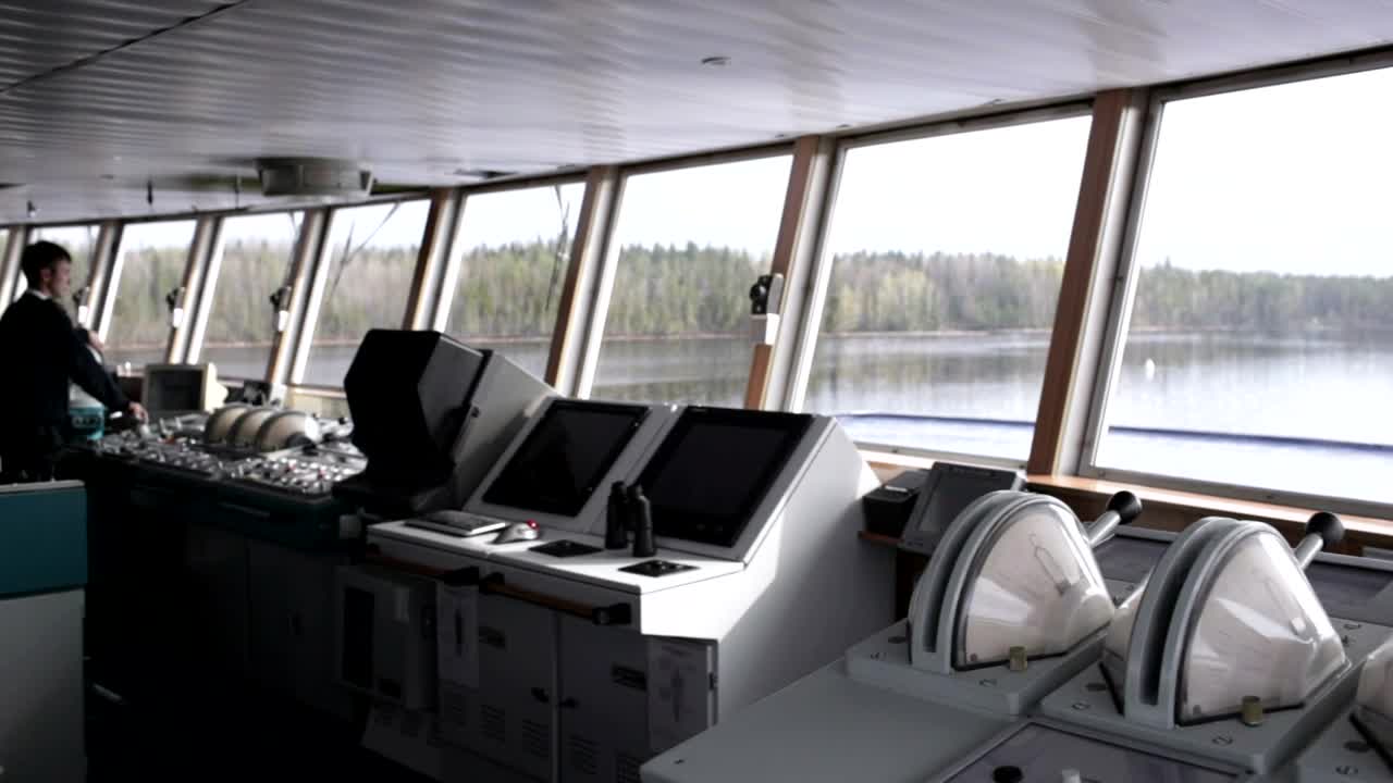 Stock Video Officers Controlling A Liner Live Wallpaper