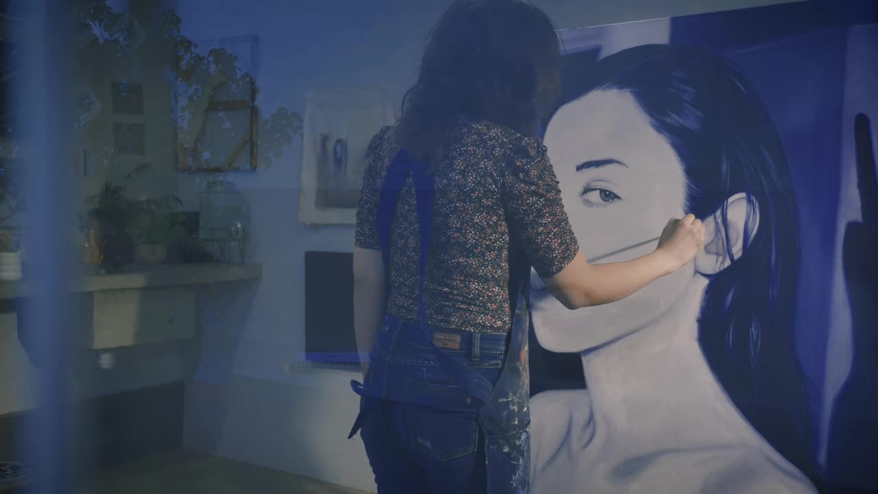 Stock Video Oil Painter Working On A Portrait Live Wallpaper