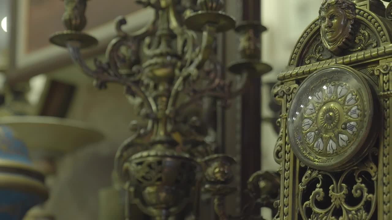 Stock Video Old Clock In A Shop Live Wallpaper
