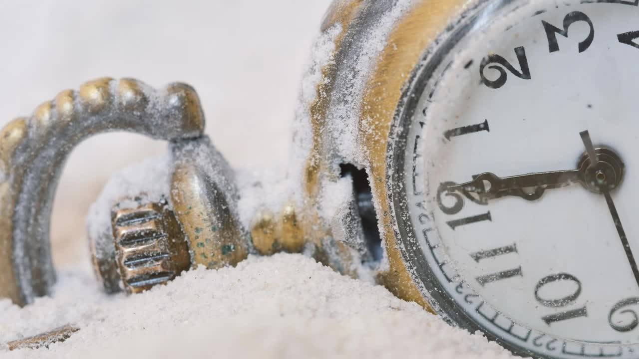 Stock Video Old Pocket Watch On Snow Live Wallpaper