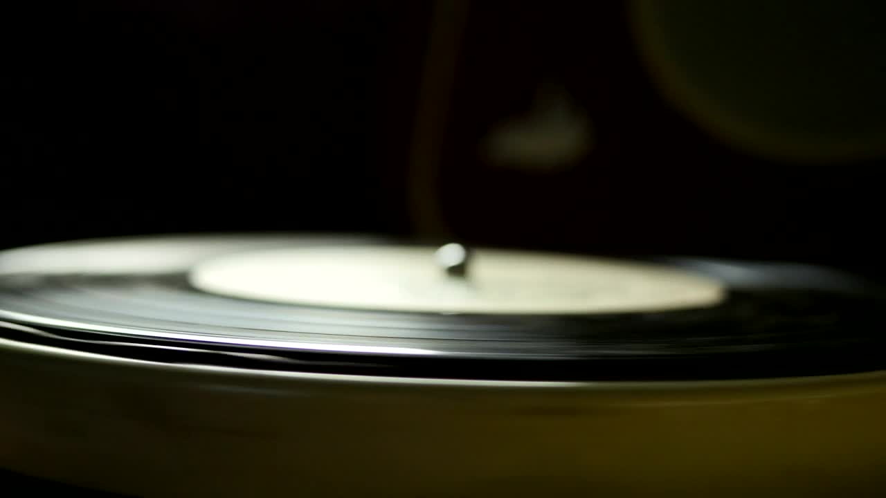 Stock Video Old Spinning Vinyl Live Wallpaper