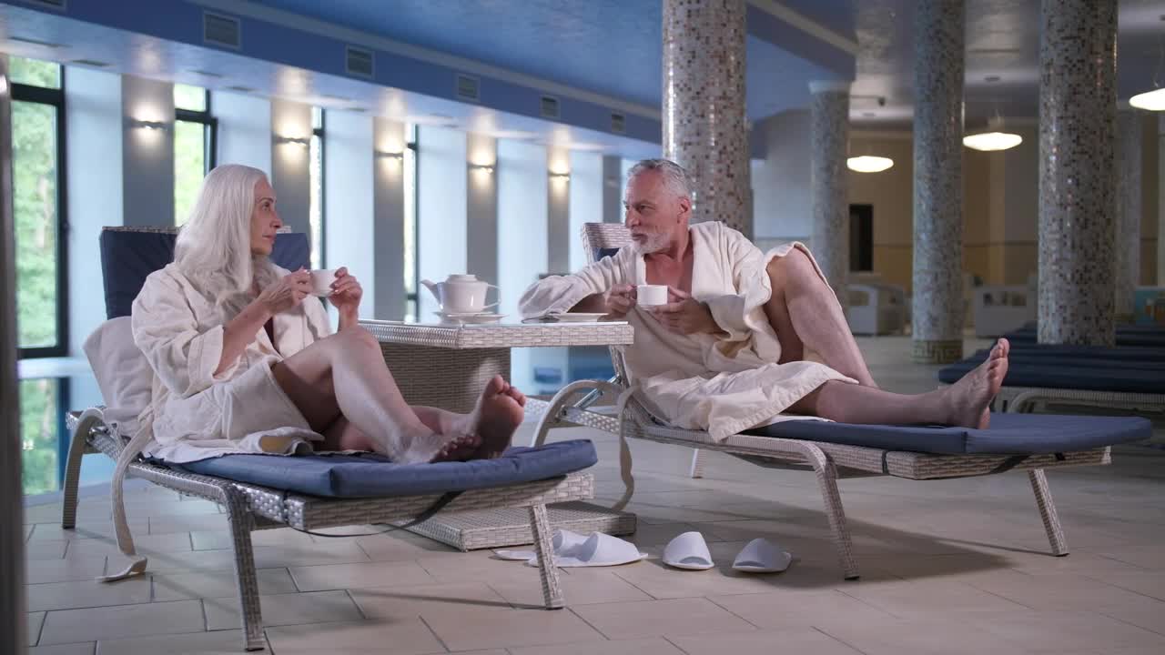 Stock Video Older Couple Having A Drink By The Pool Live Wallpaper