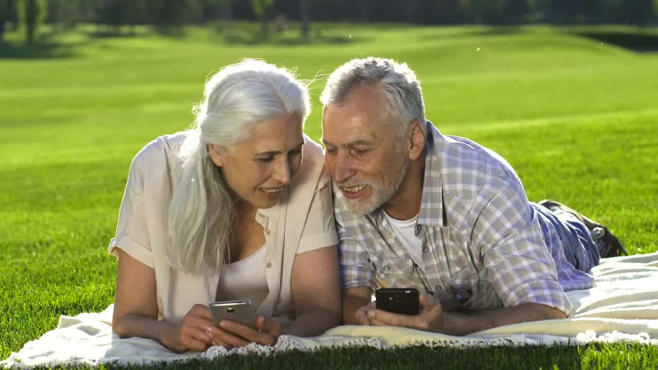 Stock Video Older Couple With Their Cellphones Live Wallpaper