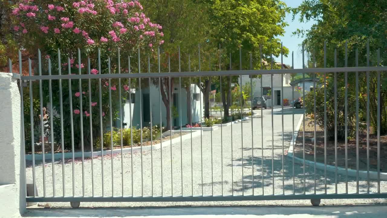 Stock Video Opening Automatic Gates Live Wallpaper