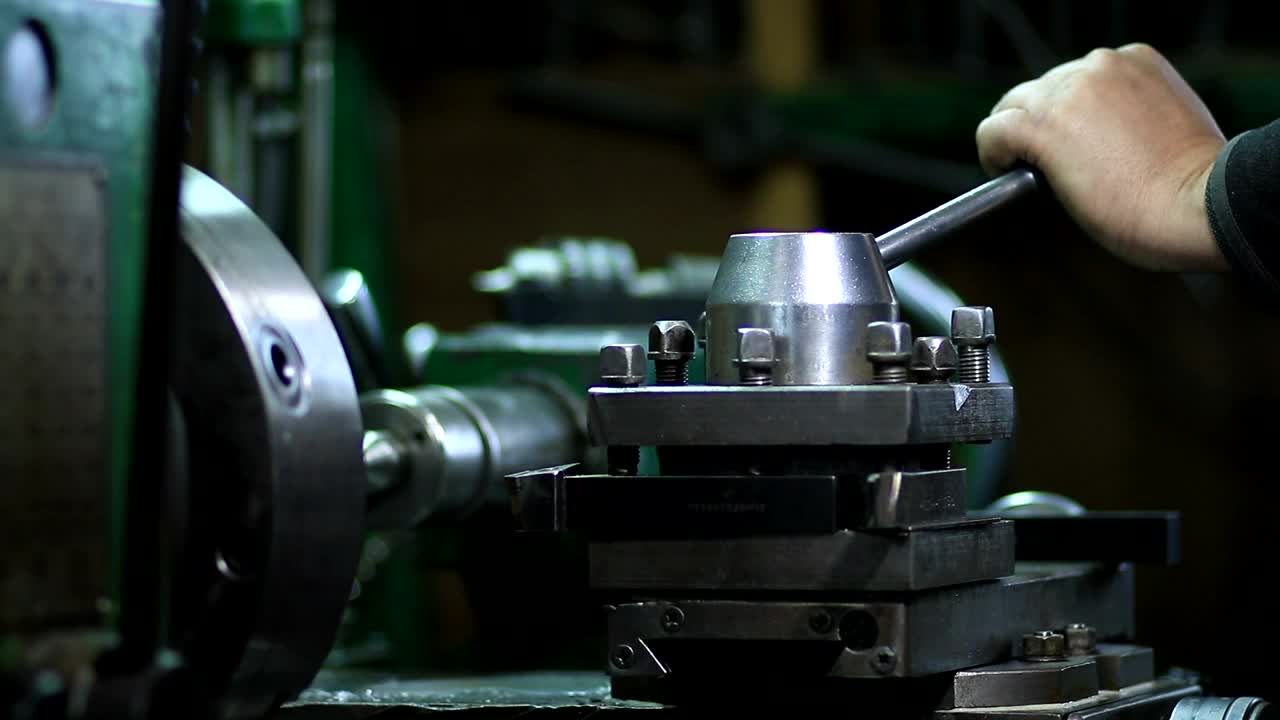 Stock Video Operating A Lathe Live Wallpaper