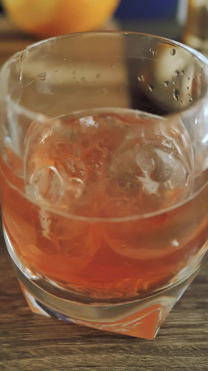 Stock Video Orange Twist In Negroni Live Wallpaper