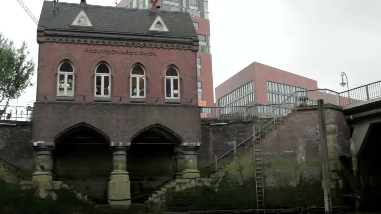 Stock Video Overcast Day From The River In Hamburg Live Wallpaper