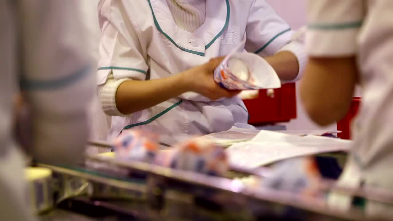 Stock Video Packaging Ice Creams In A Factory Live Wallpaper