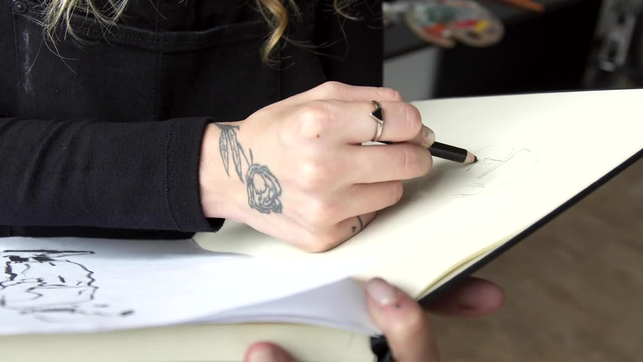 Stock Video Painter Draws In Sketchbook In Art Studio Live Wallpaper