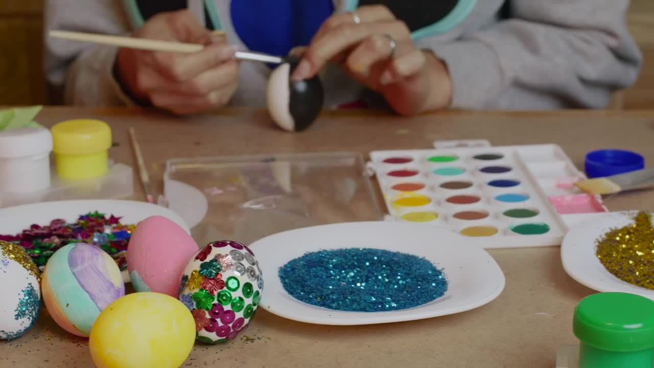 Stock Video Painting Decorations For Easter Live Wallpaper