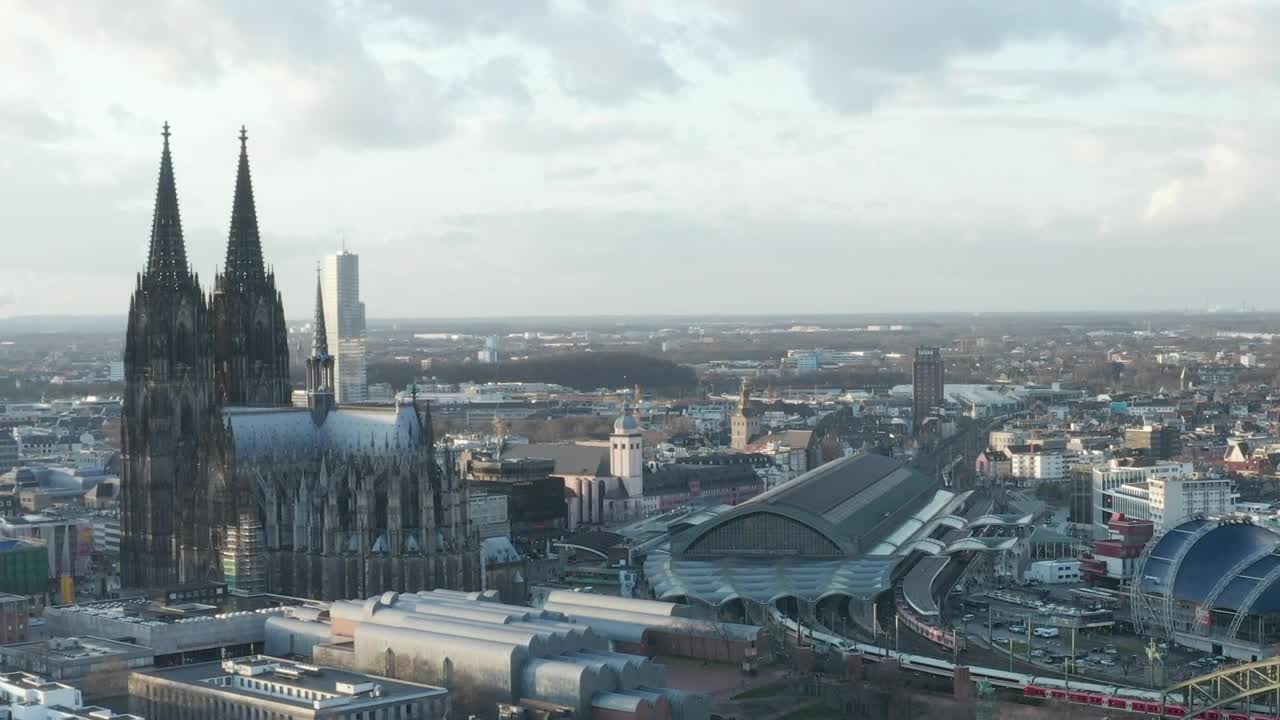 Stock Video Panoramic View Of A City With A Cathedral Live Wallpaper