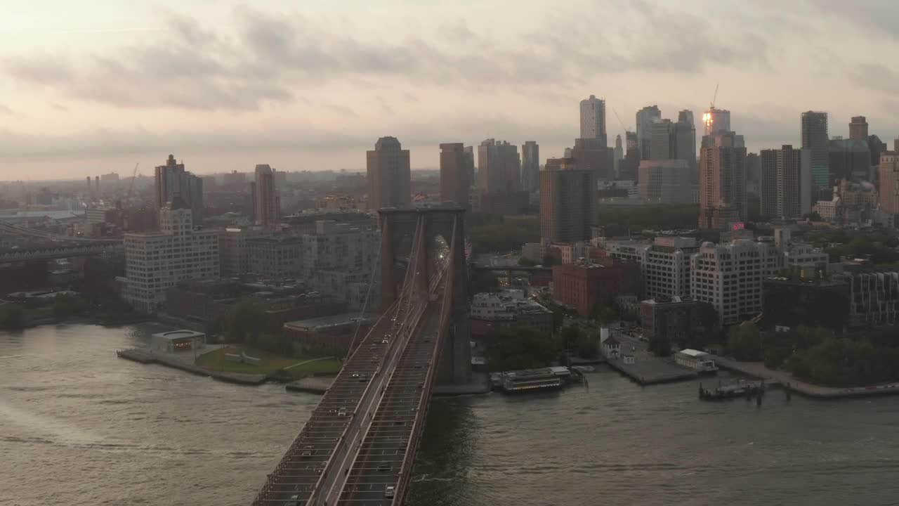 Stock Video Panoramic View Of Brooklyn Flying Over The Bridge Live Wallpaper