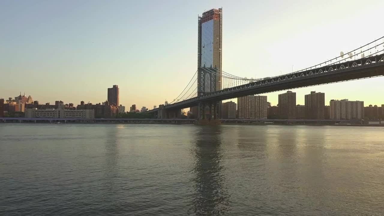 Stock Video Panoramic View Of The Manhattan Bridge From The River Live Wallpaper