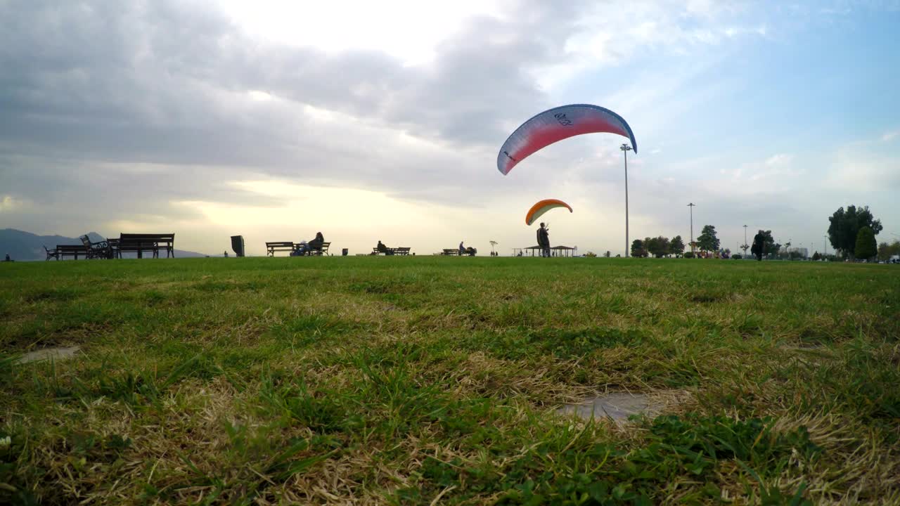 Stock Video Parachuting Practice Live Wallpaper