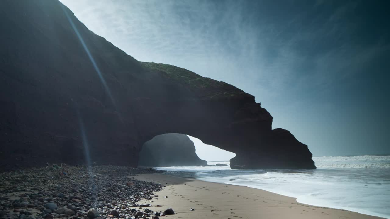 Stock Video Paradisiac Beach With Rock Formations Live Wallpaper
