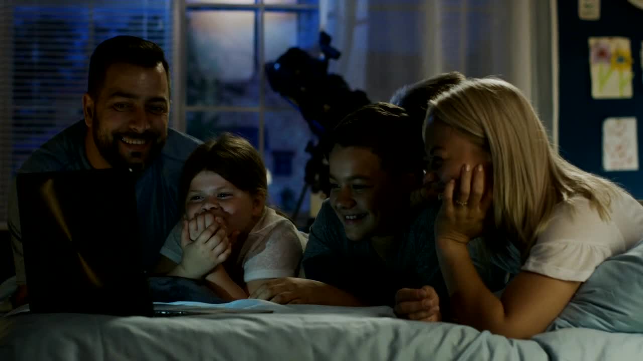 Stock Video Parents And Children Watching Movies On A Laptop Live Wallpaper