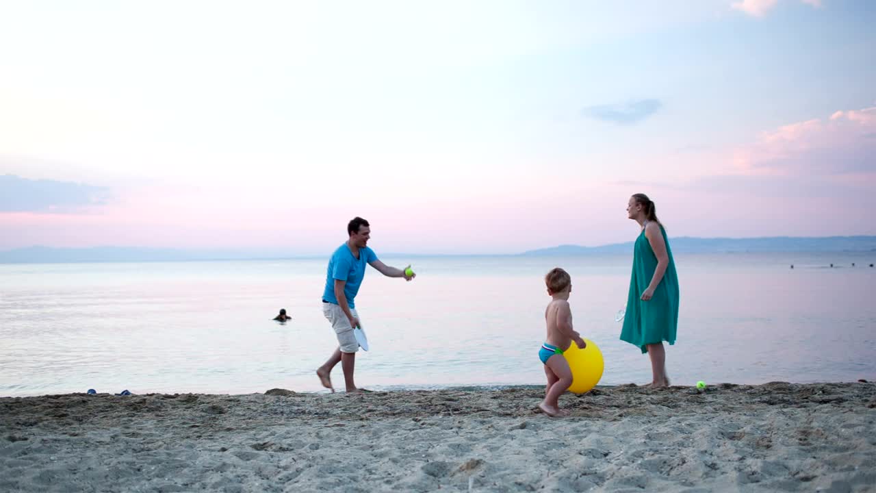 Stock Video Parents Playing A Game At The Beach Live Wallpaper