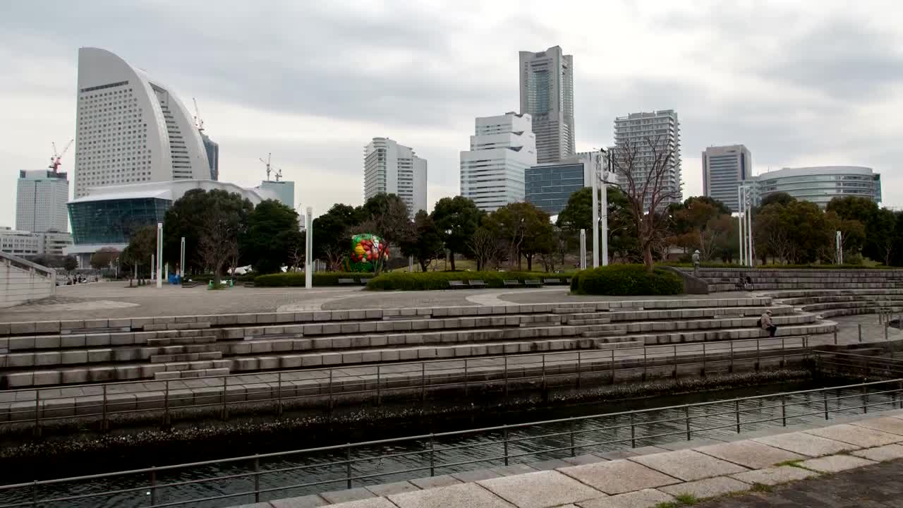 Stock Video Park Of A Big City With People Live Wallpaper