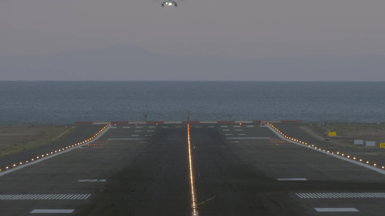 Stock Video Passenger Plane Coming In To Land Quickly Live Wallpaper