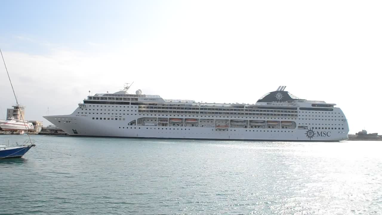 Stock Video Passenger Ship Before Departure Live Wallpaper