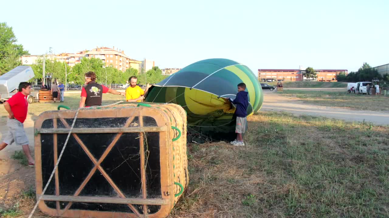Stock Video People Inflating A Hot Air Balloon Live Wallpaper