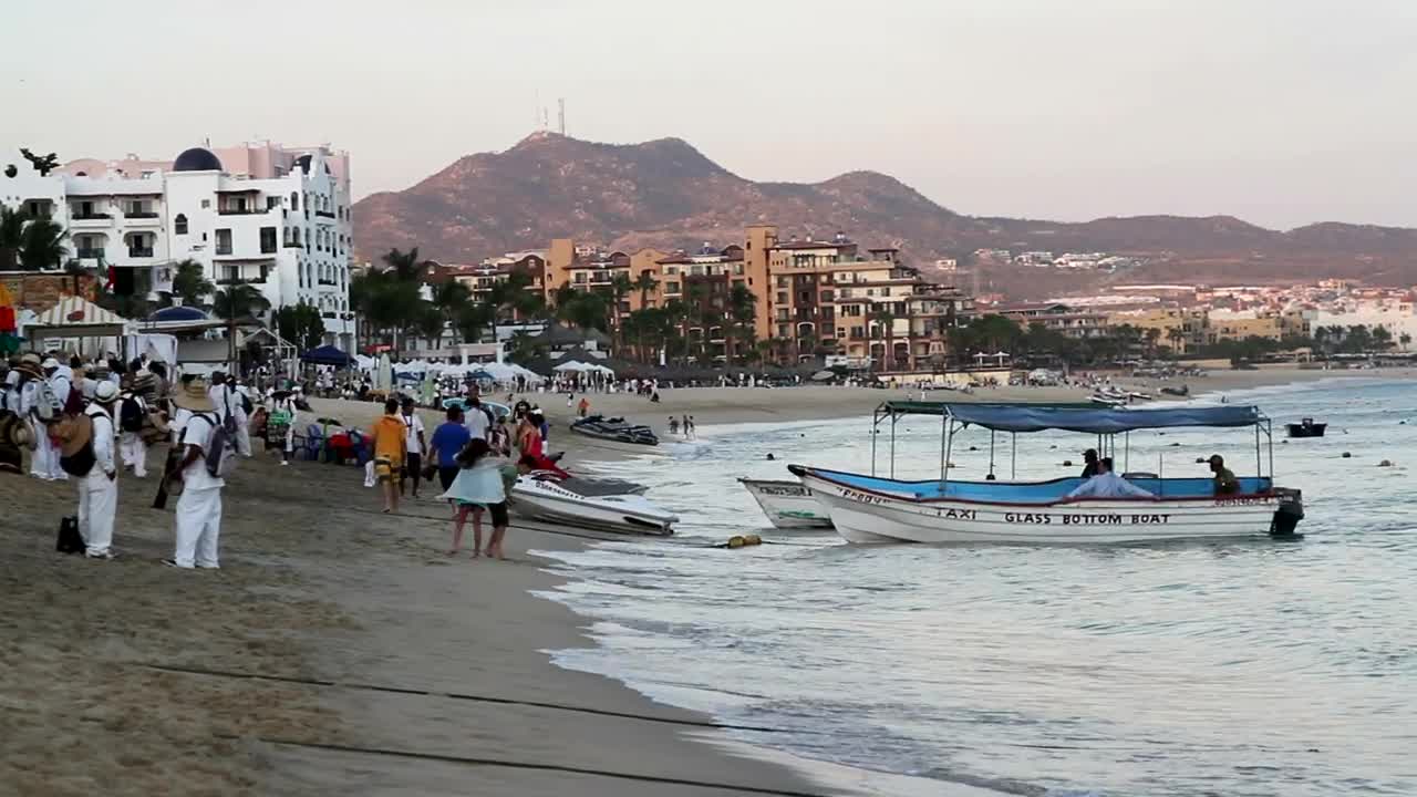 Stock Video People On A Busy Beach Live Wallpaper