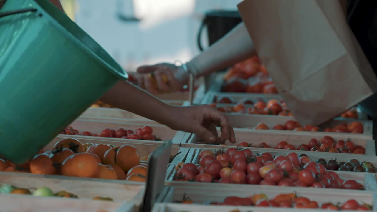 Stock Video People Selecting Fruit And Vegetables At An Outdoor Market Live Wallpaper