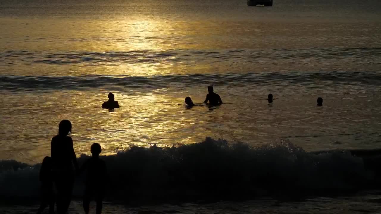 Stock Video People Silhouettes At The Beach Live Wallpaper