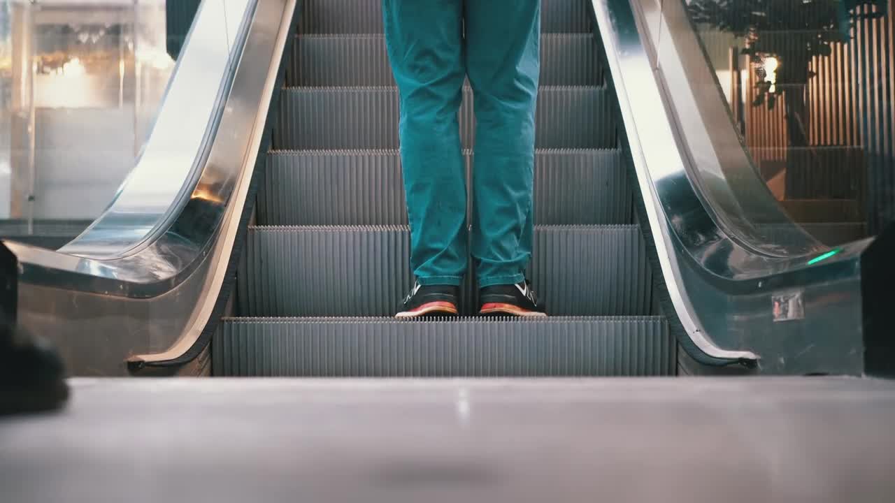 Stock Video People Walking Into The Escalator In The Mall Live Wallpaper