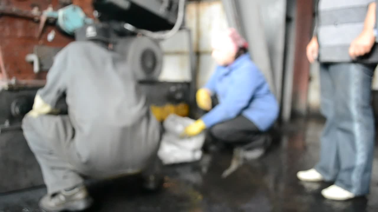 Stock Video People Working In A Mine Live Wallpaper