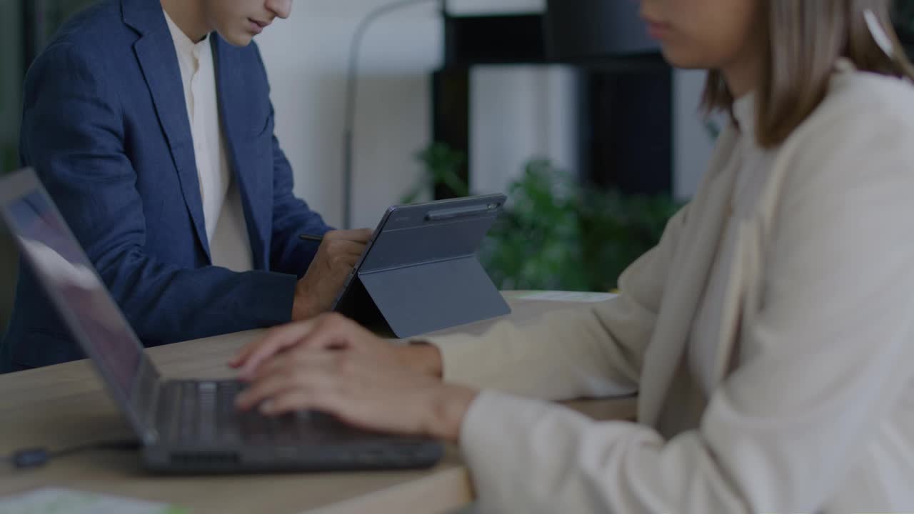 Stock Video People Working In The Office Live Wallpaper