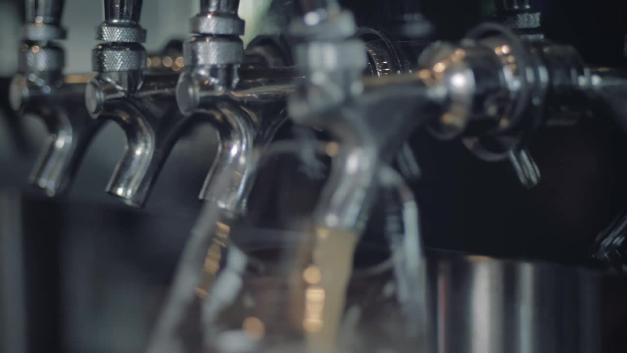 Video Stock Person Pouring Beer From A Machine Live Wallpaper Free