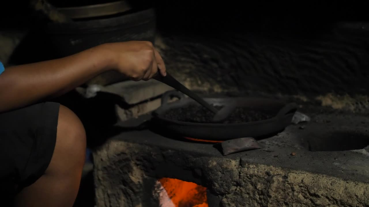 Video Stock Person Roasting Coffee Beans Live Wallpaper Free