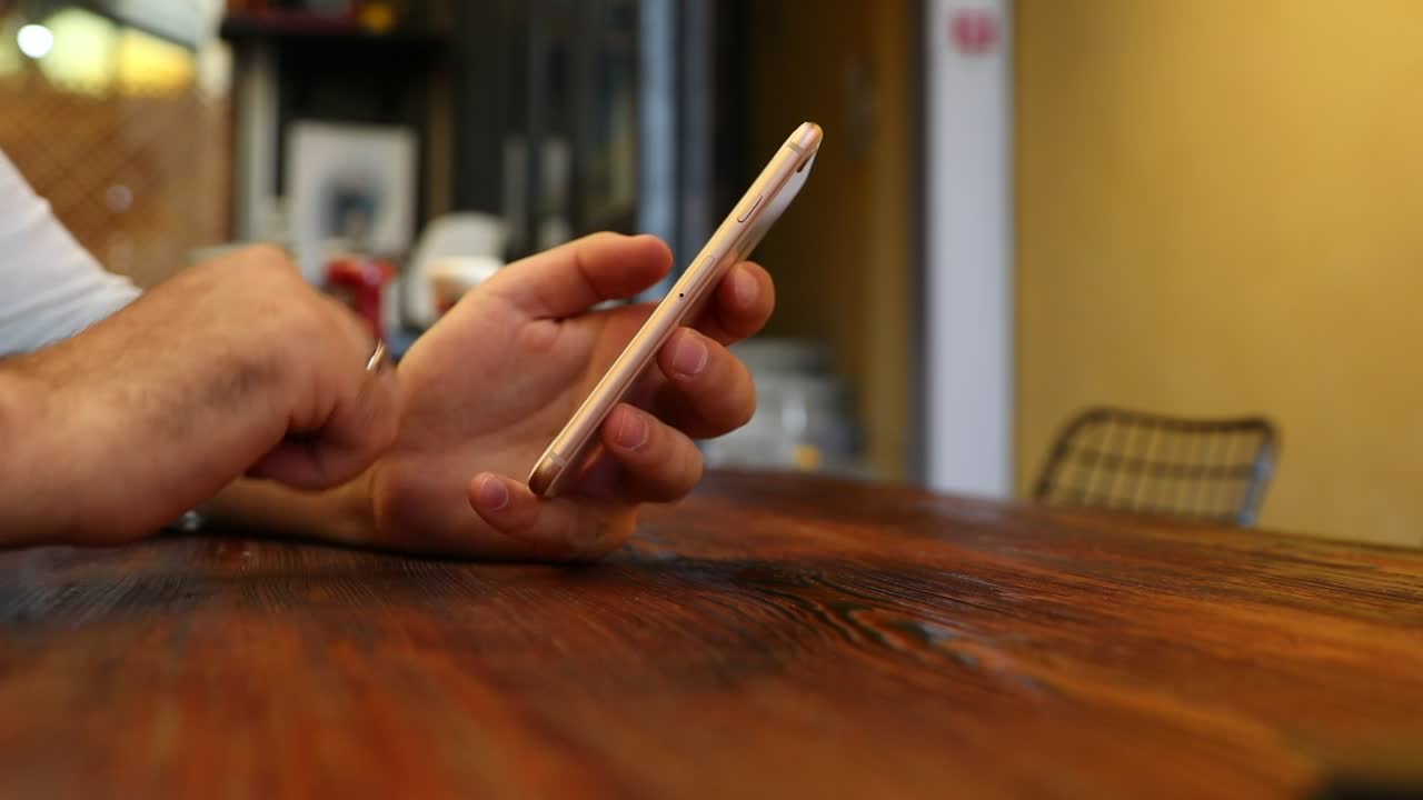 Video Stock Person Using A Smartphone In A Table Live Wallpaper Free