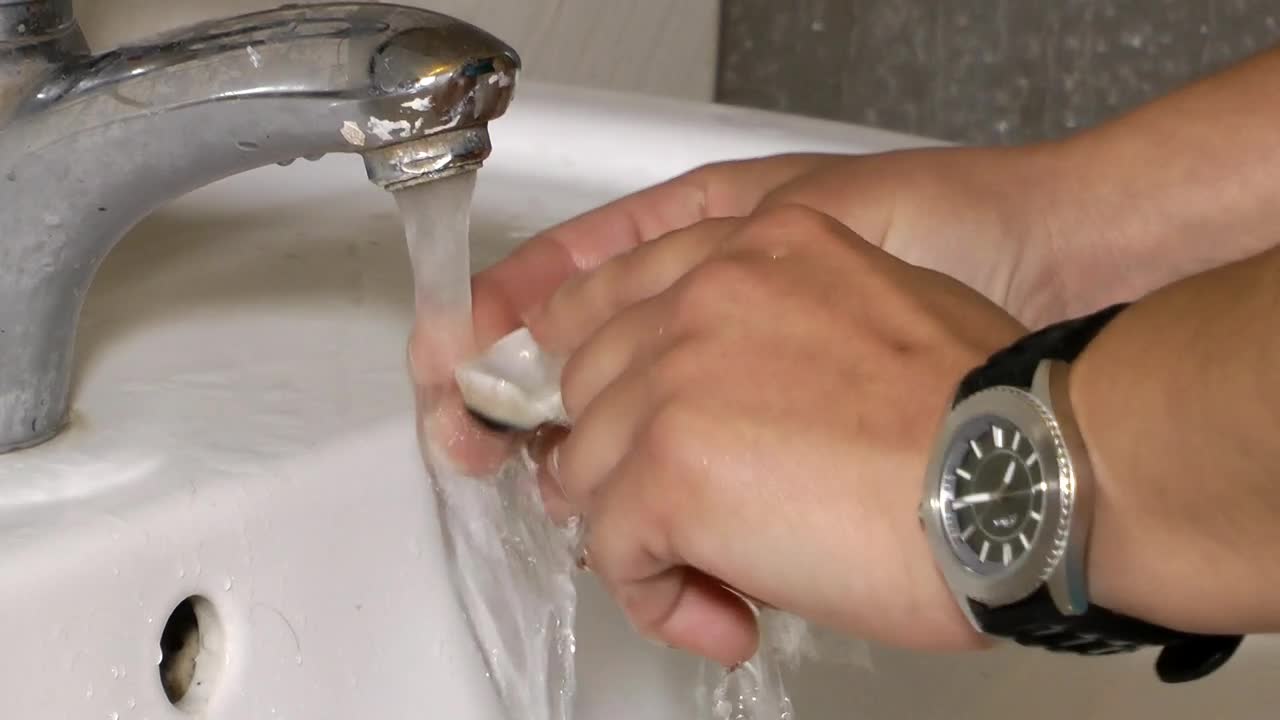 Video Stock Person Washing Prosthetic Eye Live Wallpaper Free