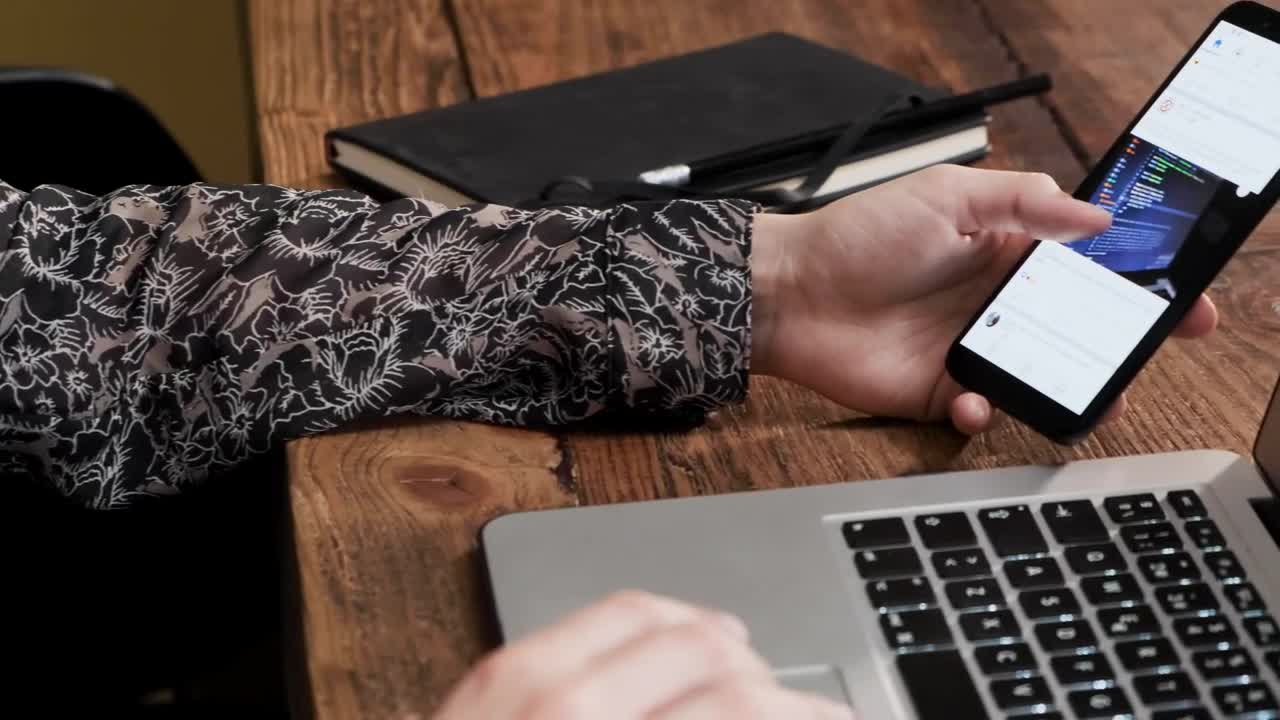 Video Stock Person Working While Scrolling On Social Networks Live Wallpaper Free