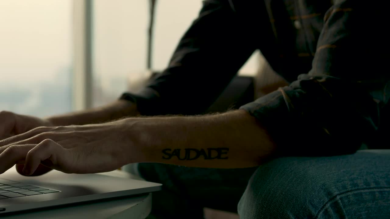 Video Stock Person Writing On A Laptop At Living Room Live Wallpaper Free