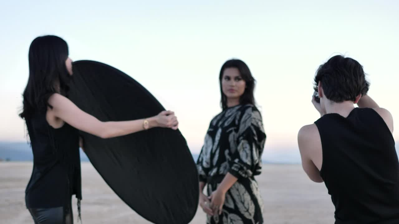 Video Stock Photo Session In The Middle Of A Desert Live Wallpaper Free