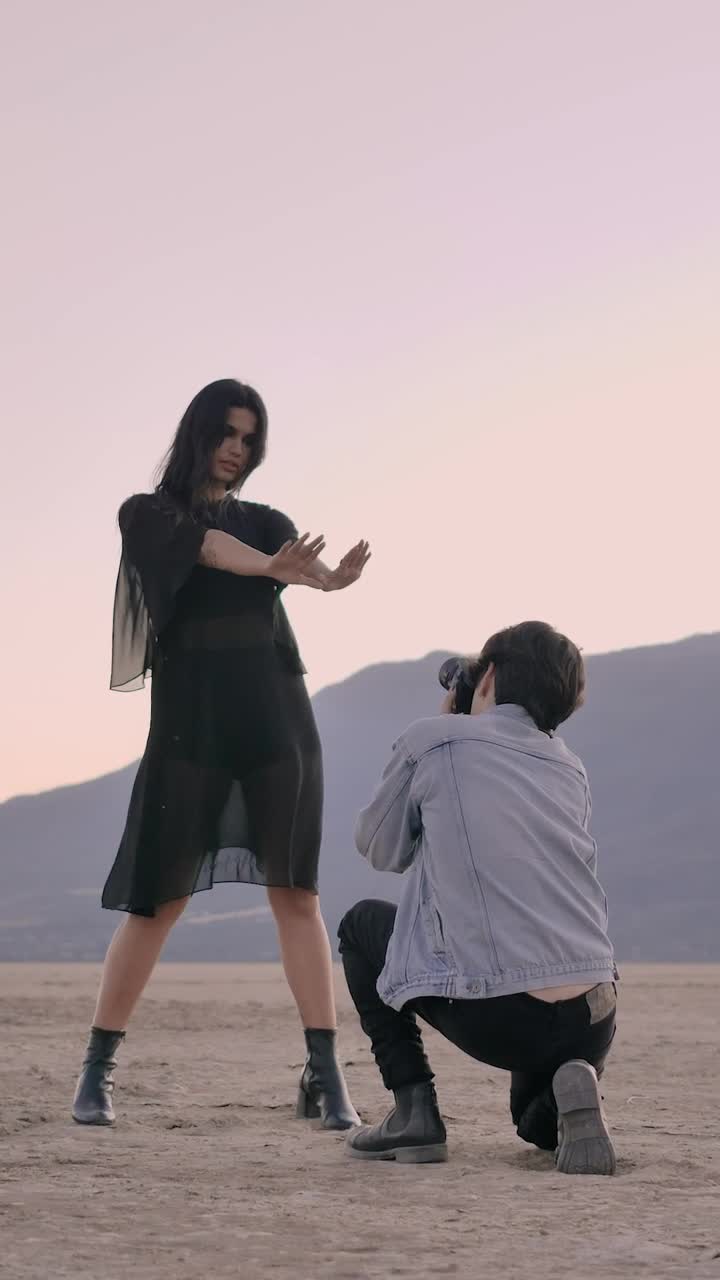 Video Stock Photo Session Of A Girl In The Desert Live Wallpaper Free