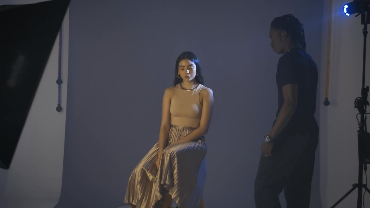 Video Stock Photographer Analyzing A Young Woman On A Photographic Set Live Wallpaper Free