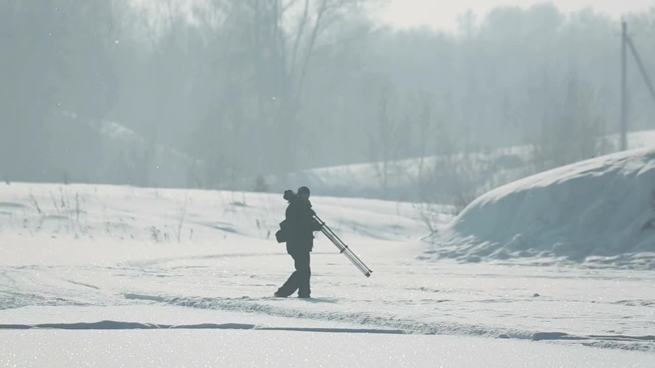 Video Stock Photographer Carring A Tripod In The Snow Live Wallpaper Free