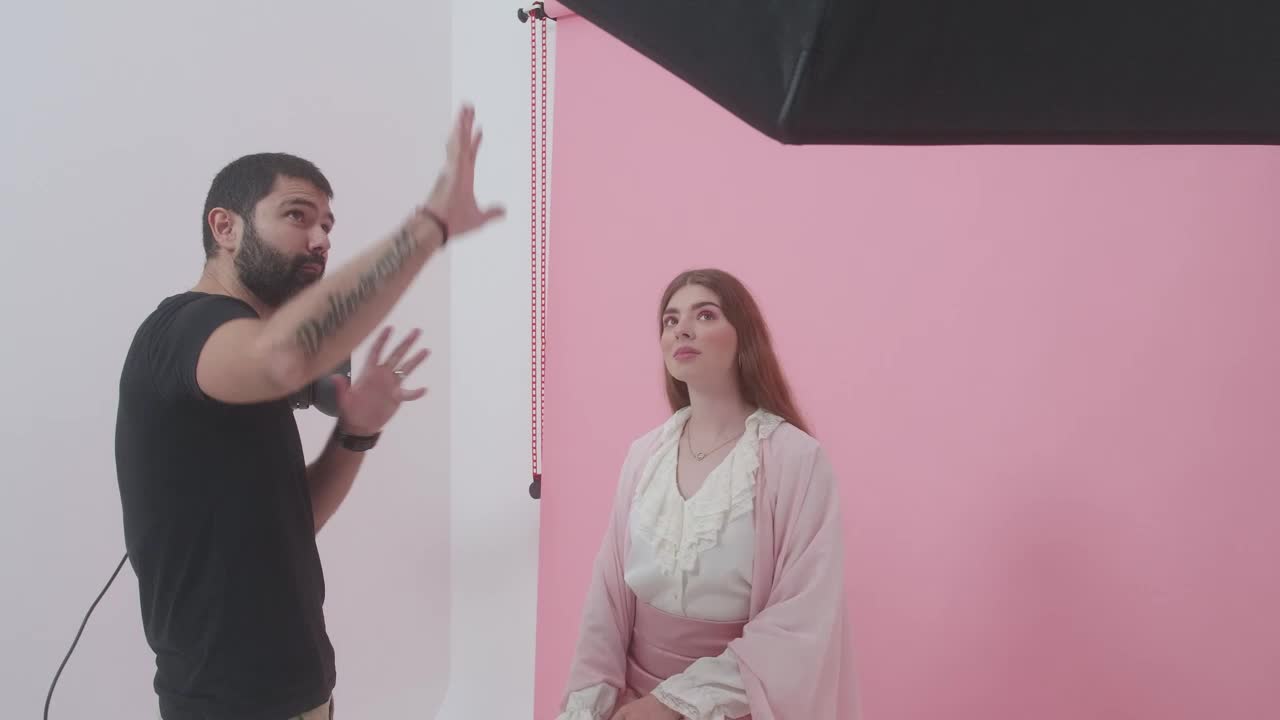 Video Stock Photographer Giving Directions To A Model In A Session Live Wallpaper Free
