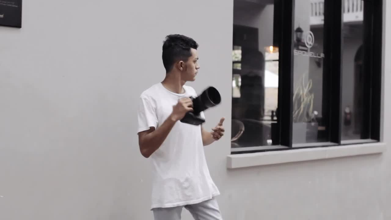 Video Stock Photographer Looking For Good Shots In The Street Live Wallpaper Free