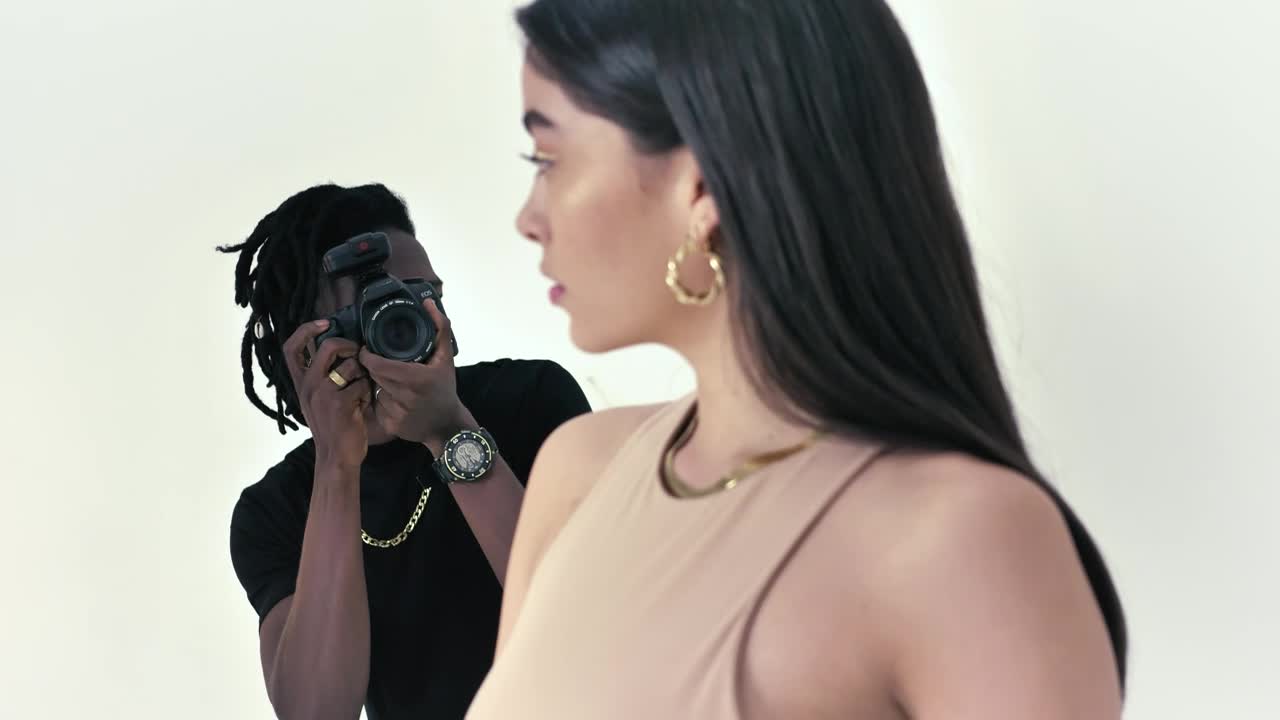 Video Stock Photographer Portraying A Woman From Different Angles Live Wallpaper Free